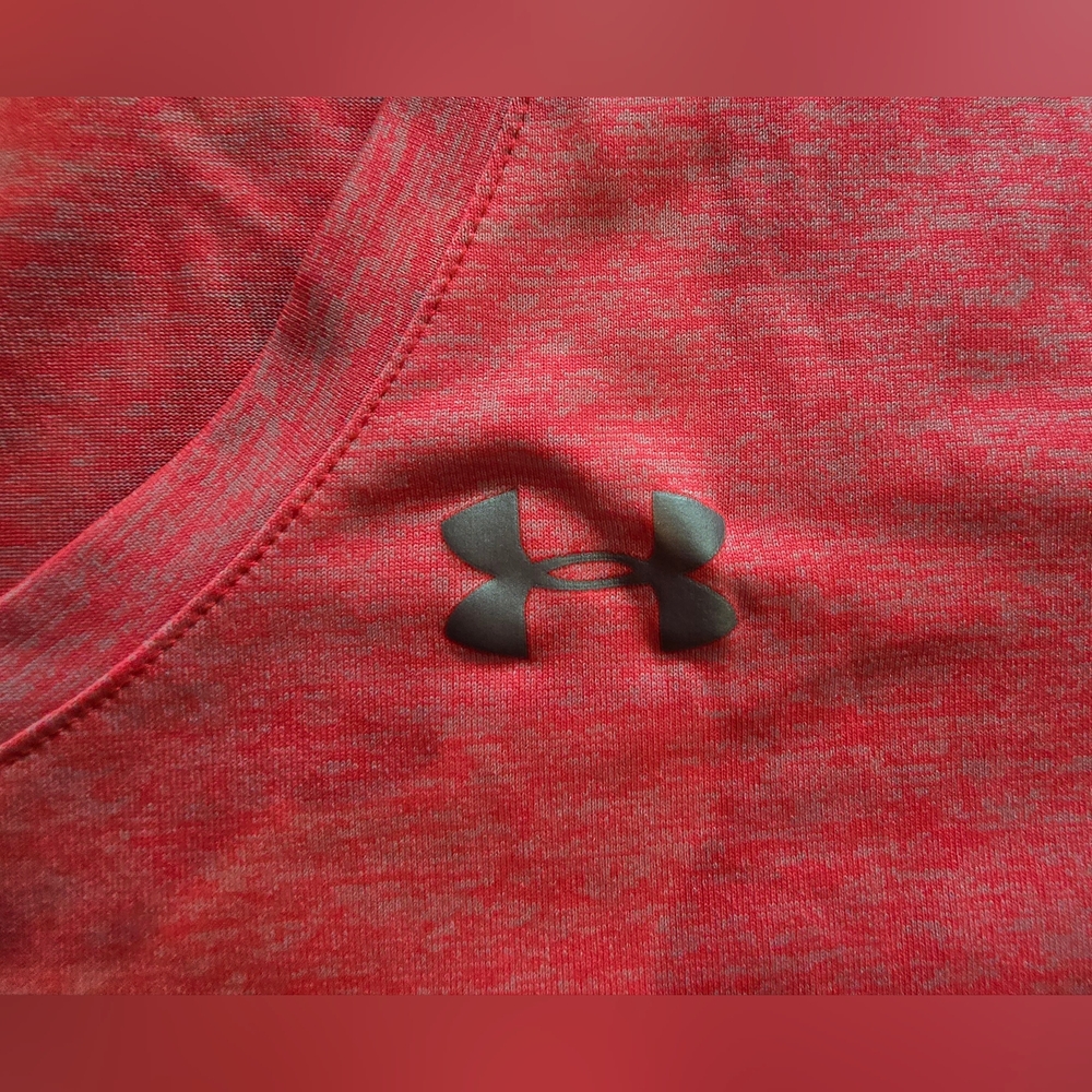 Under Armour Tshirt - Picture 3 of 6